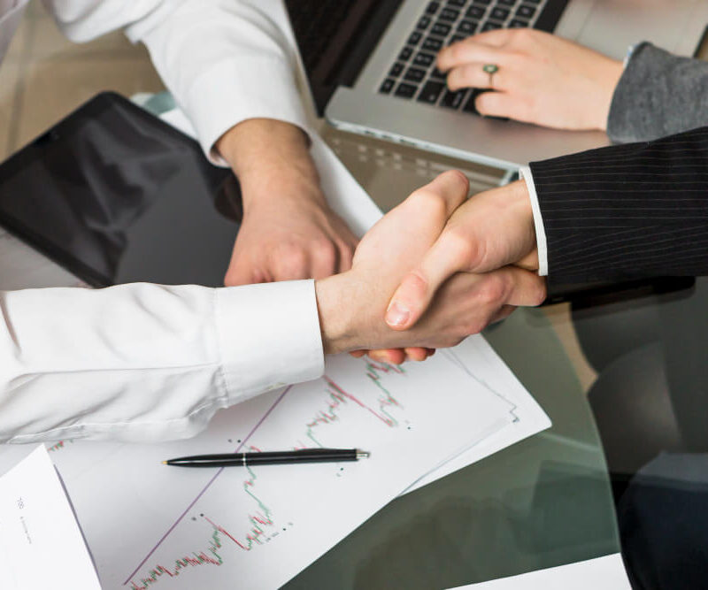 Compraventa de acciones o participaciones sociales